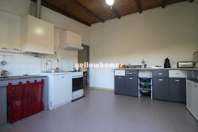 Casa V2 sita num grande terreno perto de Loule para venda